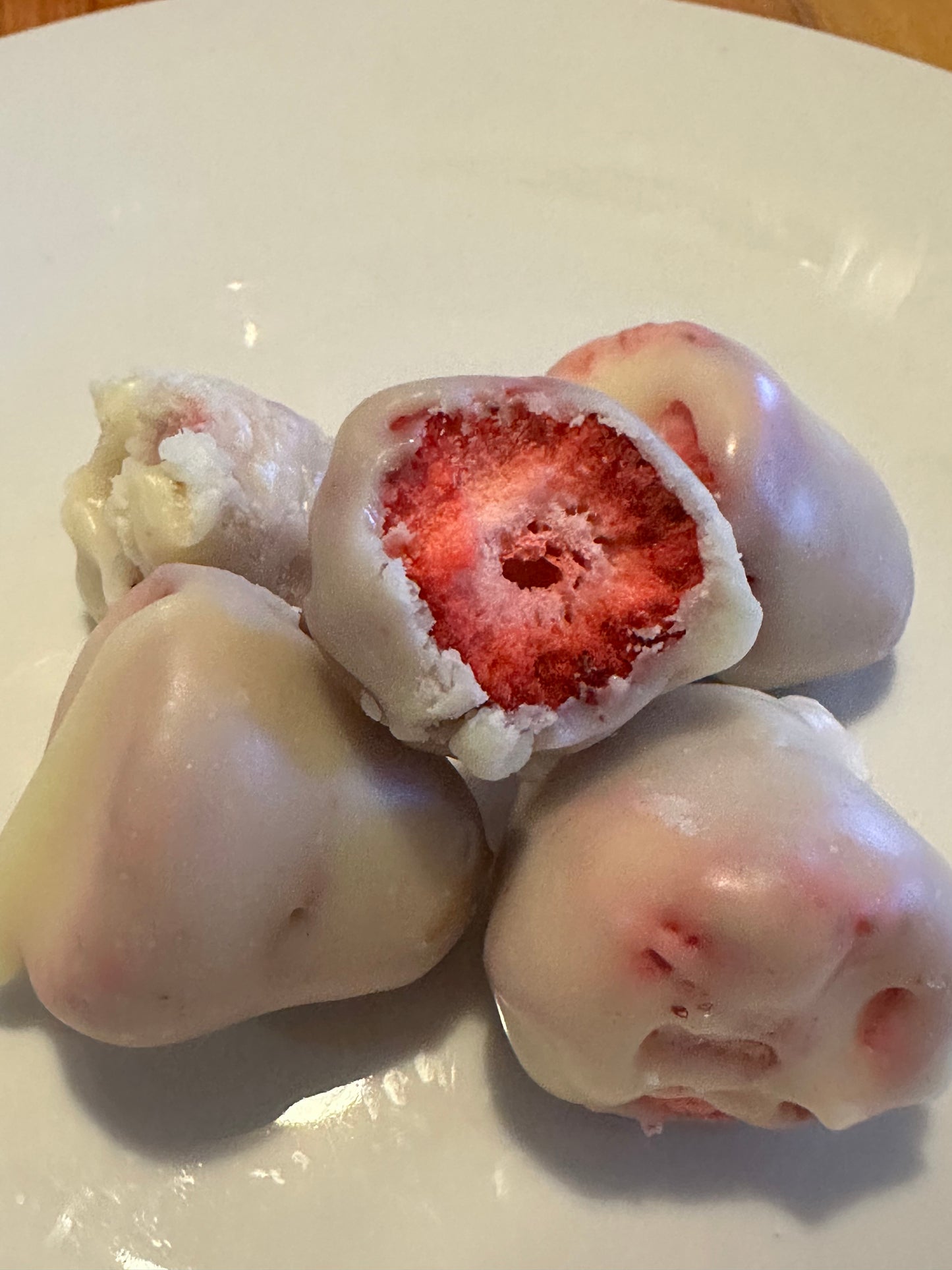 Freeze Dried White Chocolate Coated Strawberries